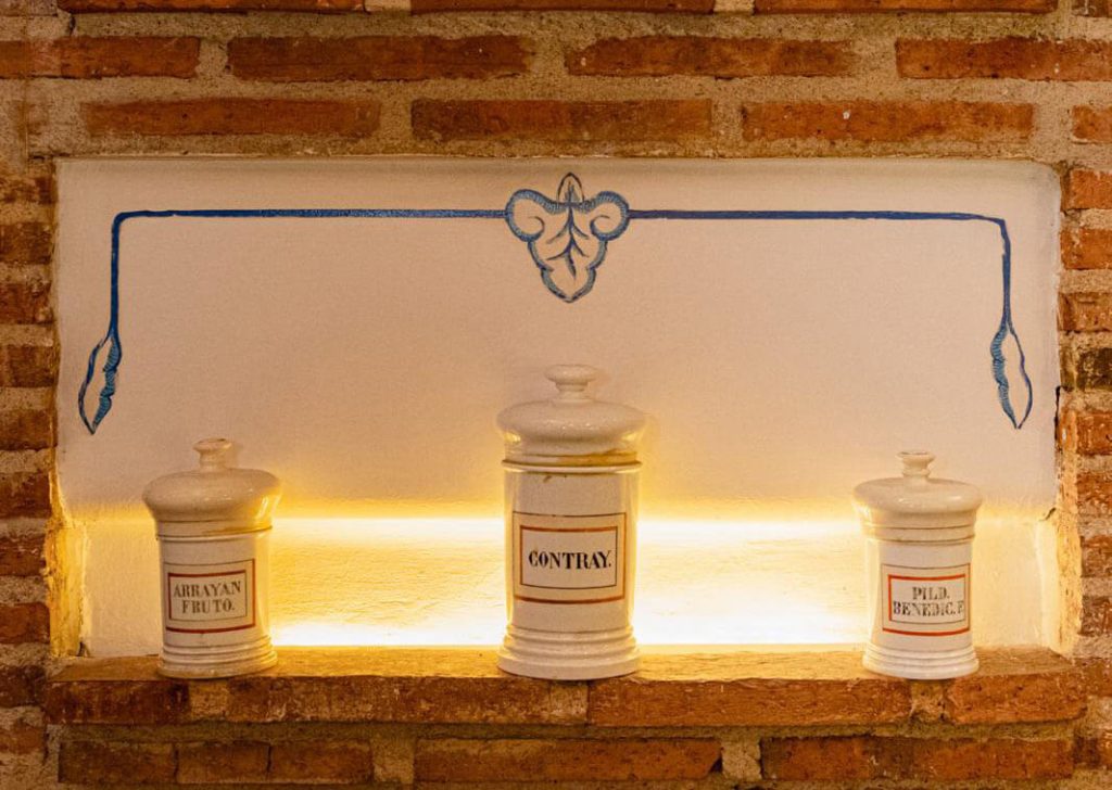 Tasca La Farmacia: cocktail menu Madrid